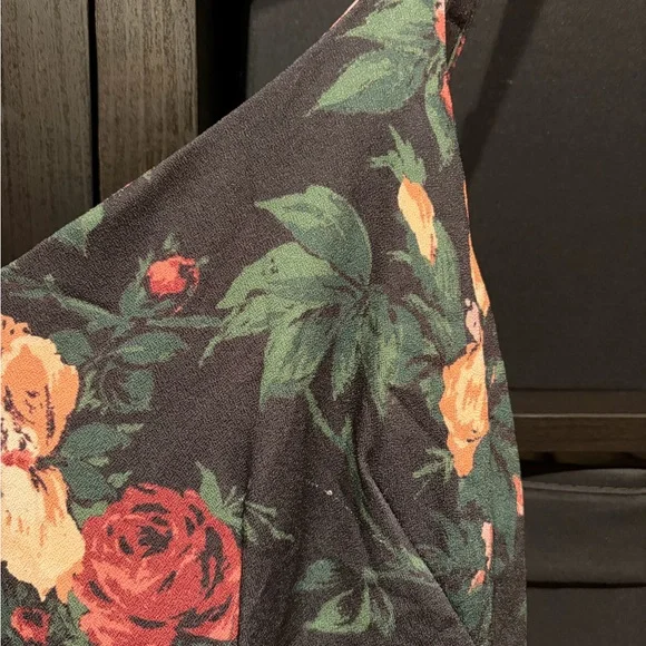 Pinup Couture PUG Amalie Dress In Dark Bella Roses Size 2XL NWT *flaw* - Picture 10 of 10